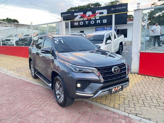 TOYOTA HILUX SW4 2.8 D-4D TURBO DIESEL SRX 7L 4X4 AUTOMÁTICO